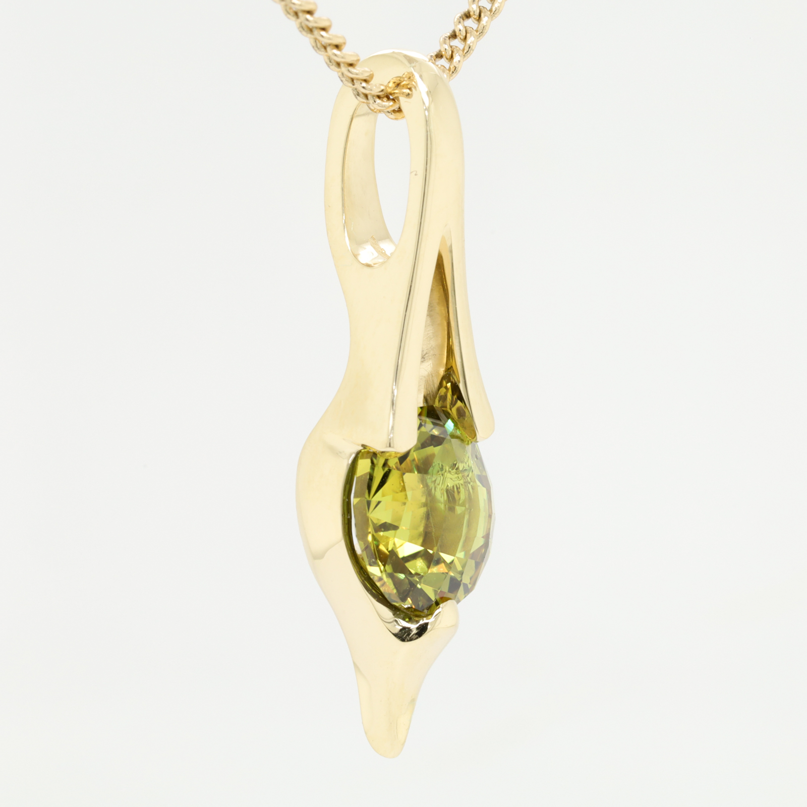 Yellow Green Yellow Gold Australian Sapphire Necklace Pendant