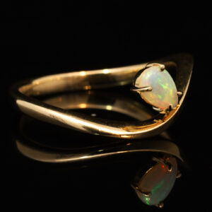 Yellow Gold Blue Green Yellow Crystal Opal Ring
