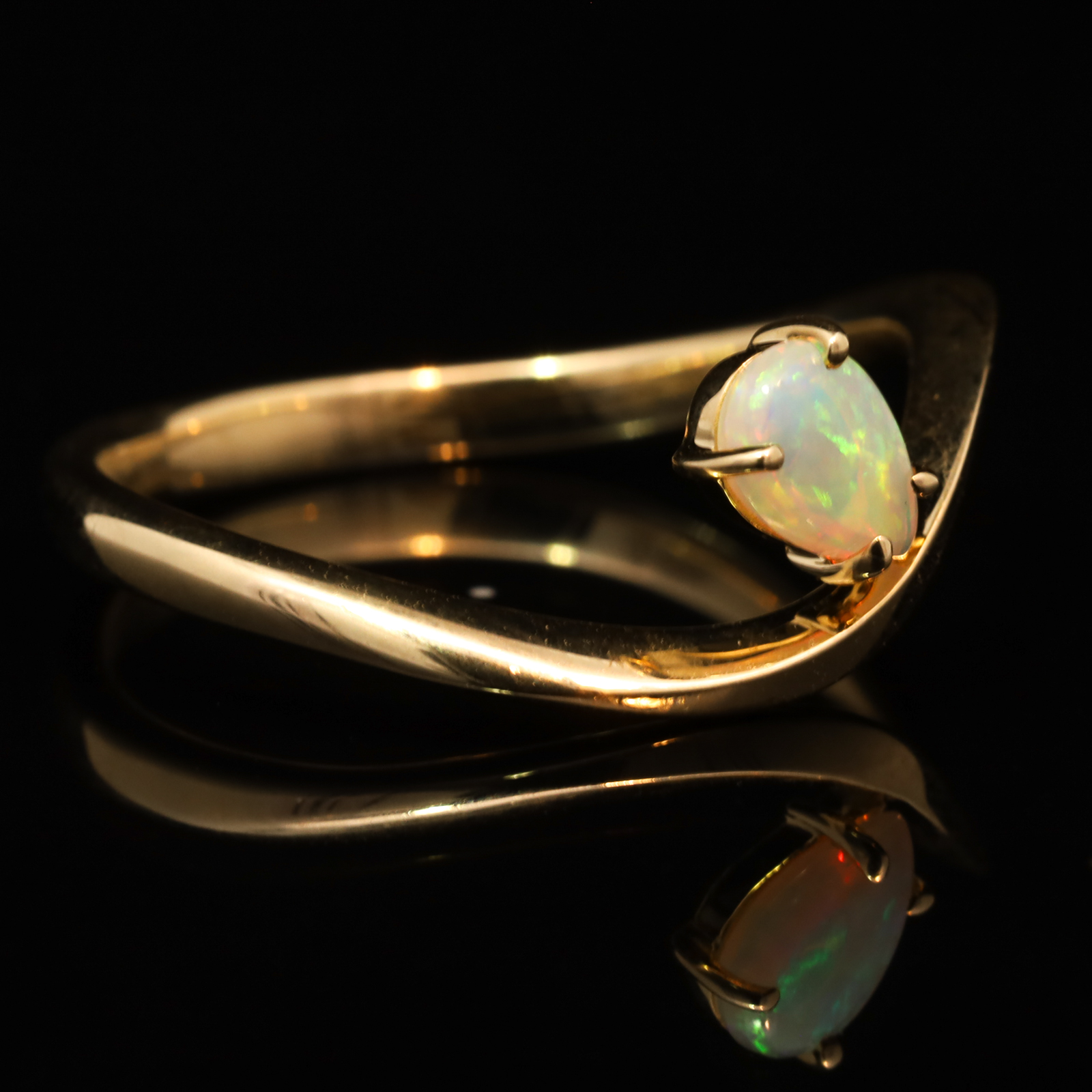 Yellow Gold Blue Green Yellow Crystal Opal Ring