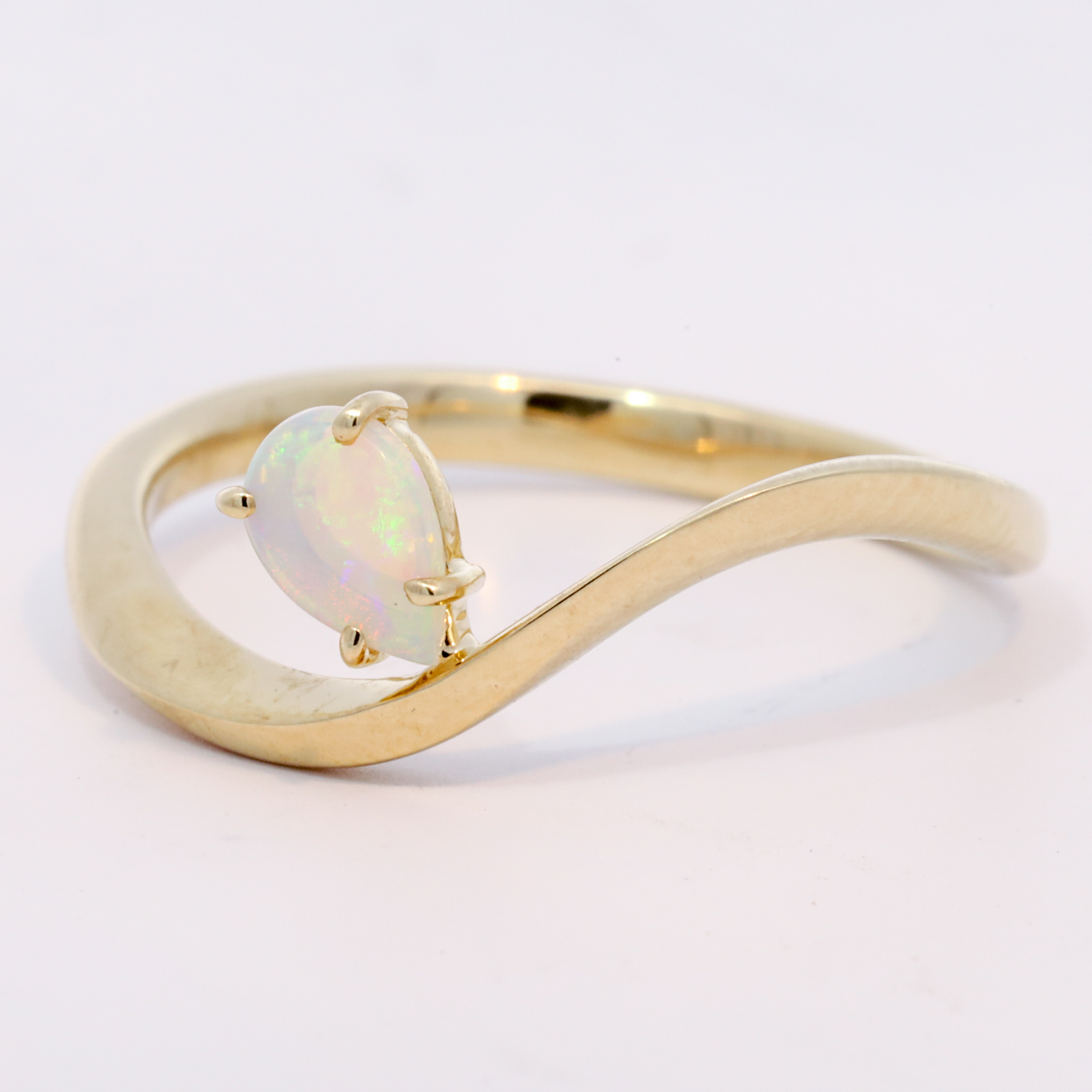 Yellow Gold Blue Green Yellow Crystal Opal Ring