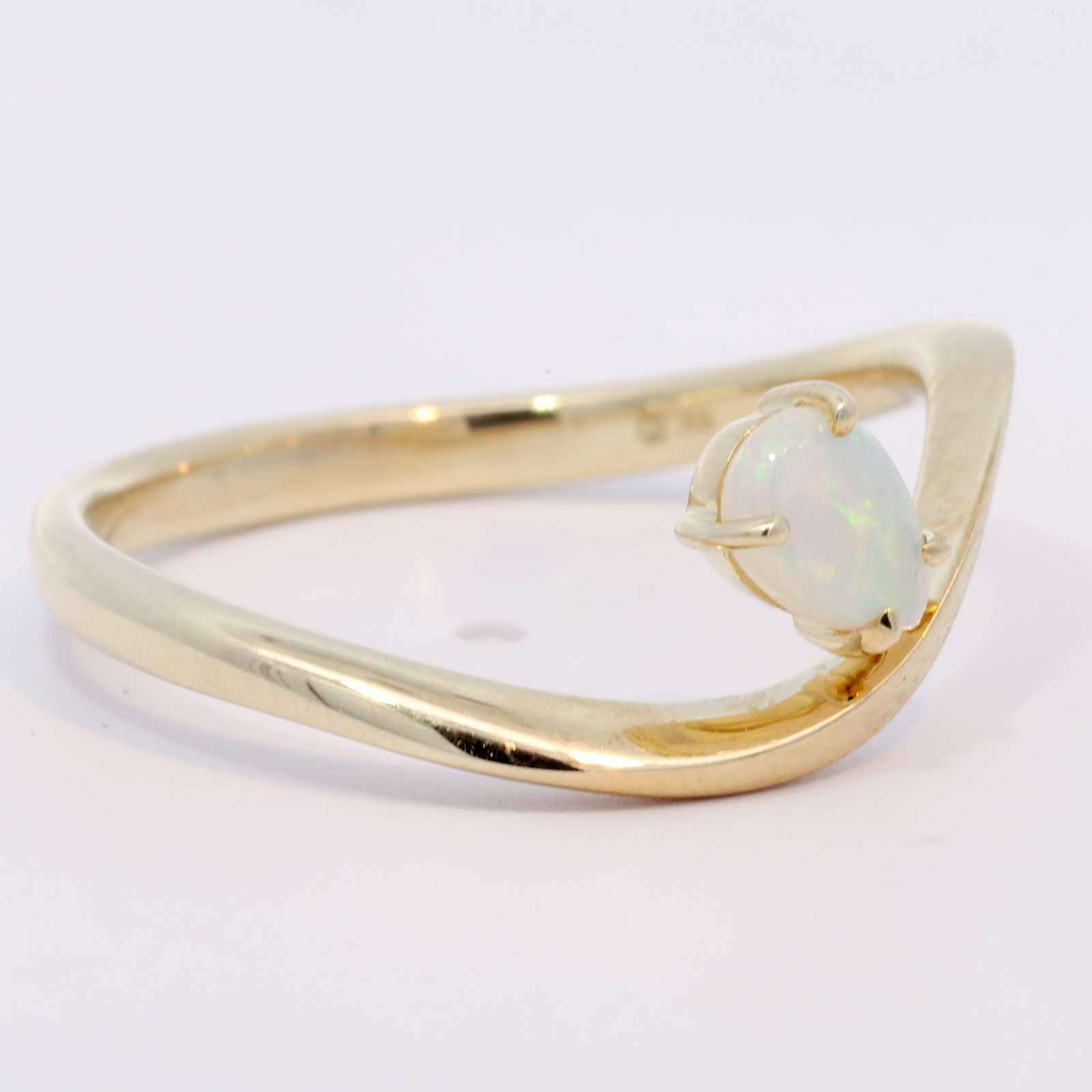 Yellow Gold Blue Green Yellow Crystal Opal Ring