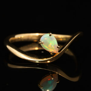 Yellow Gold Blue Green Yellow Crystal Opal Ring