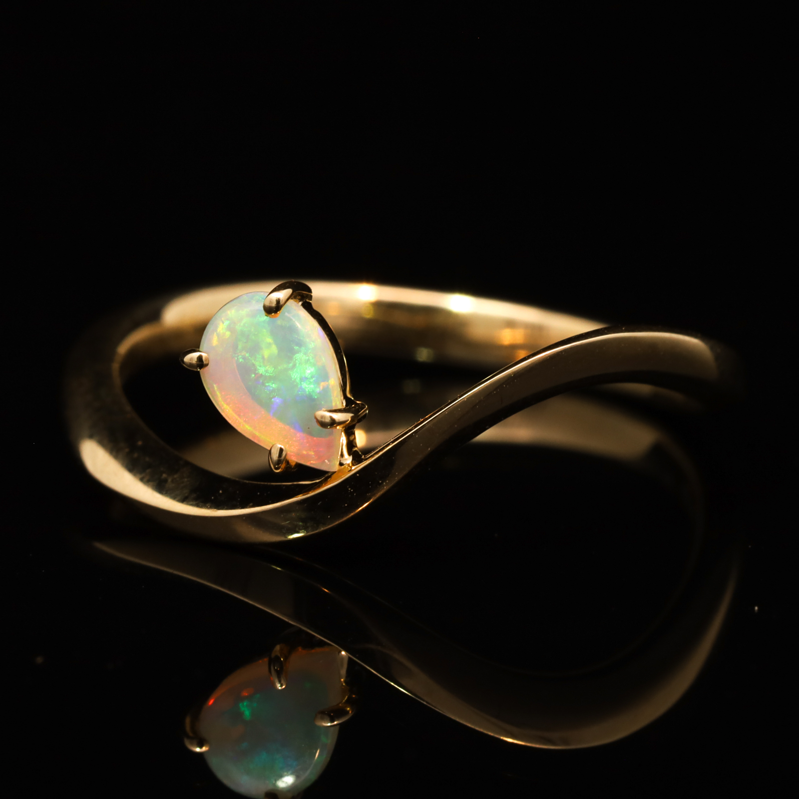 Yellow Gold Blue Green Yellow Crystal Opal Ring