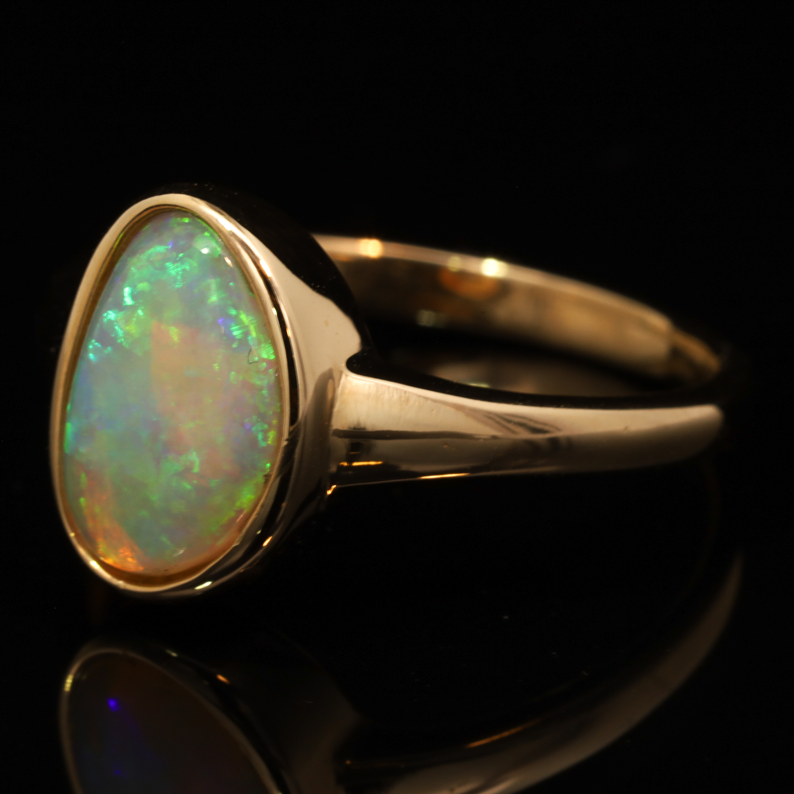 Yellow Gold Blue Green Yellow Orange Crystal Opal Ring
